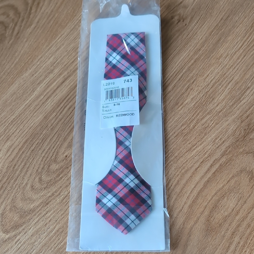NWT Red/White Plaid Bow Tie 8-16 Years